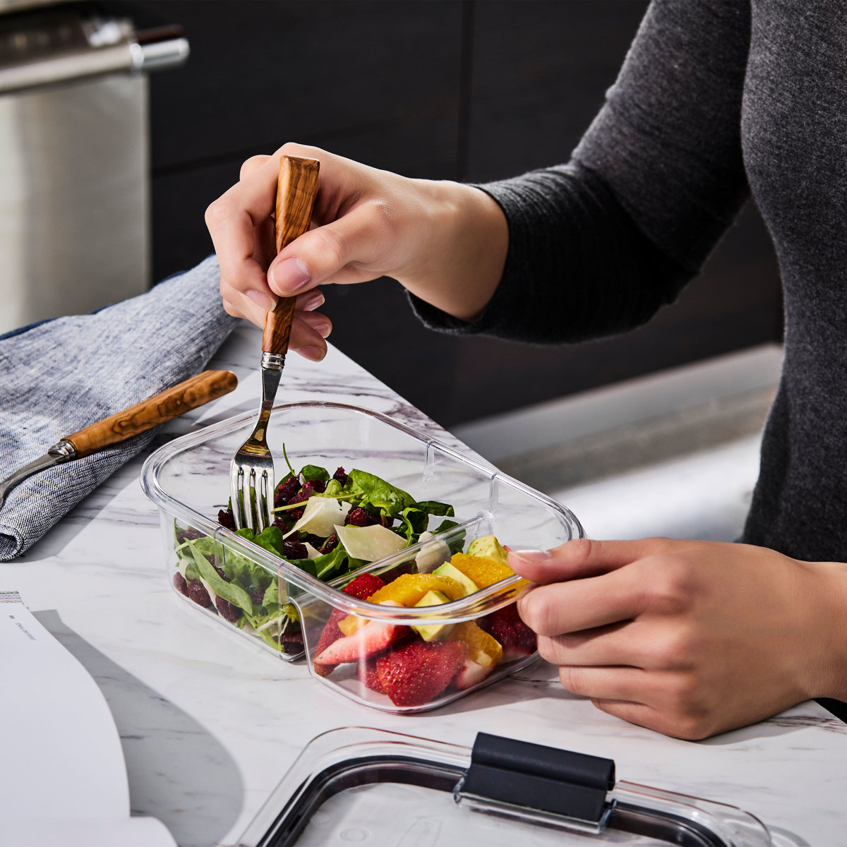 Rubbermaid Brilliance Meal Prep Containers Set, 2-Compartment, 2.85 Cup, 5-Pack